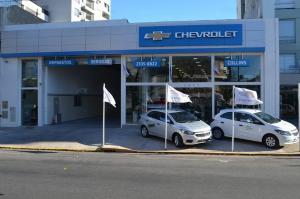 Frente de sucursal Collins Automotores ubicada en Villa del parque, Alvarez Jonte