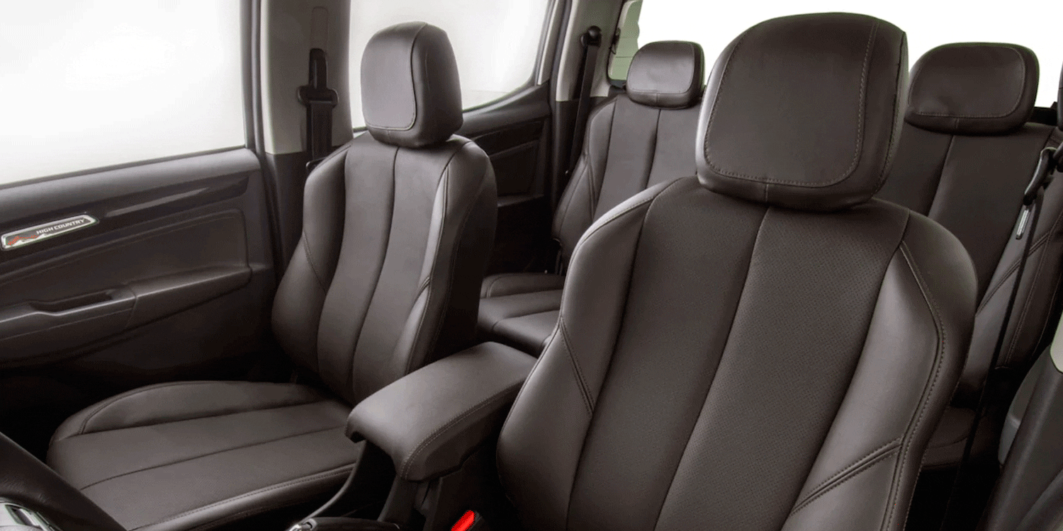 Imagen del interior de la s10 donde se pueden visualizar los cuatro asientos